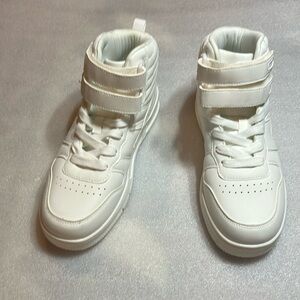 Abata hi top sneakers. Size 9.